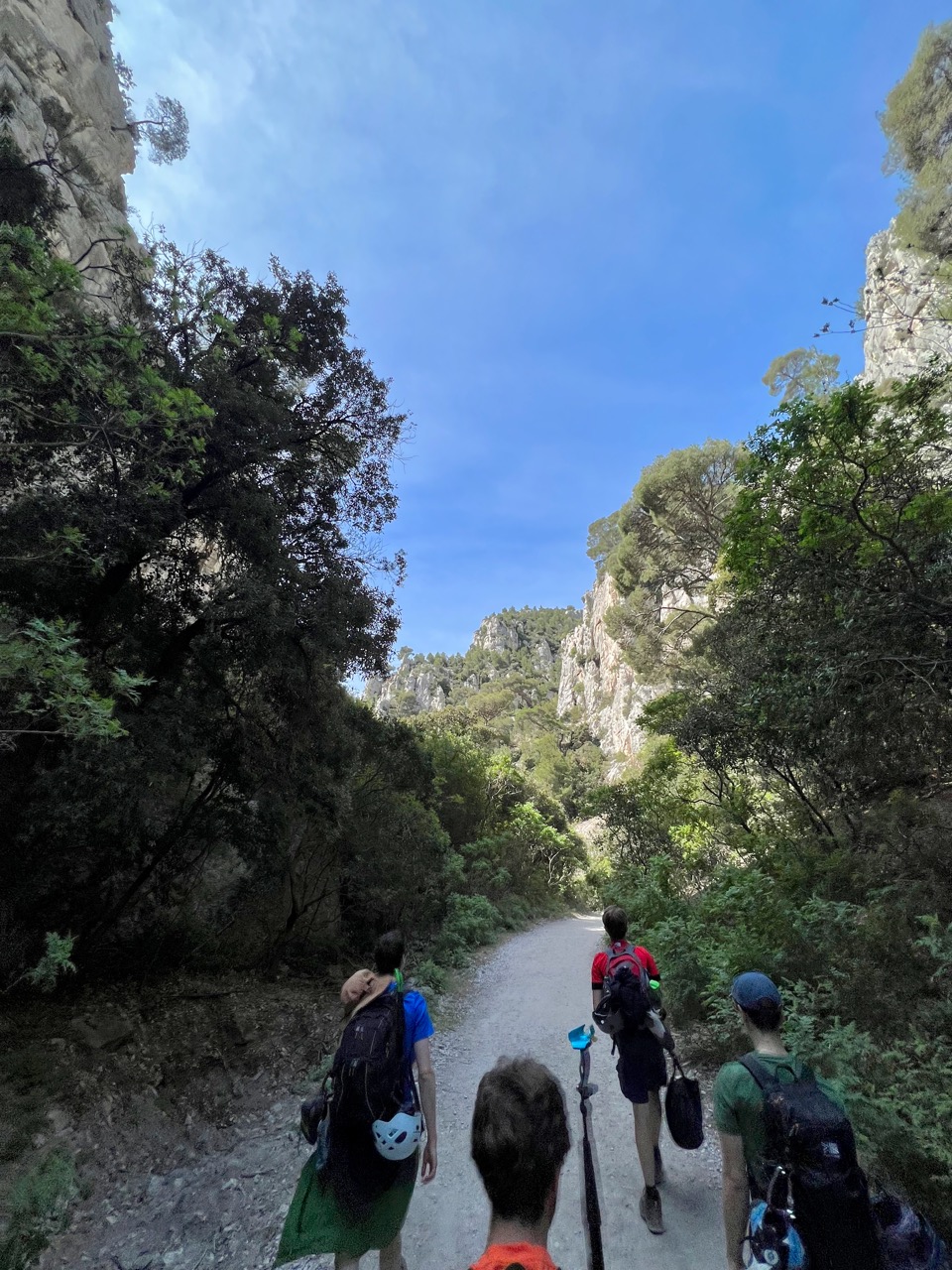 Approaching the beach at En Vau.